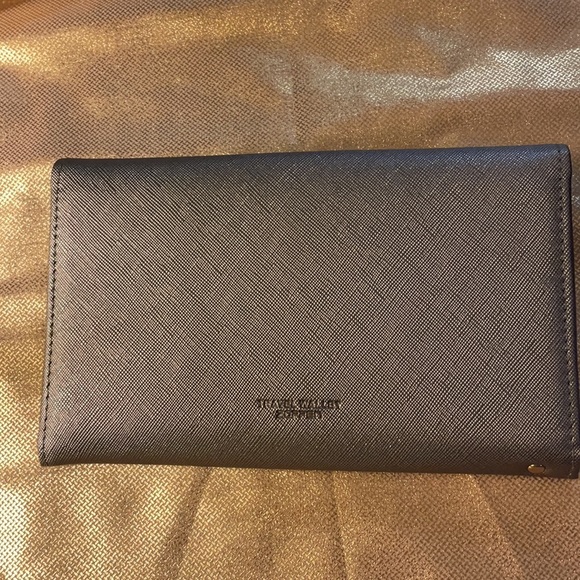 Zopper travel wallet- like new - Picture 10 of 11